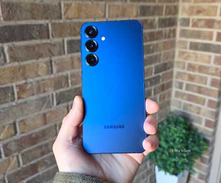 Galaxy S25 Plus back shining blue